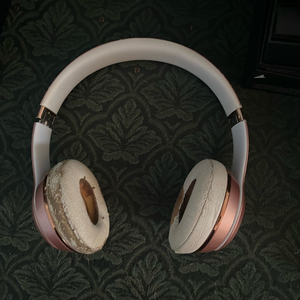 Beats Solo3 Wireless On-Ear Headphones - Rose Gold - Picture 6 of 10